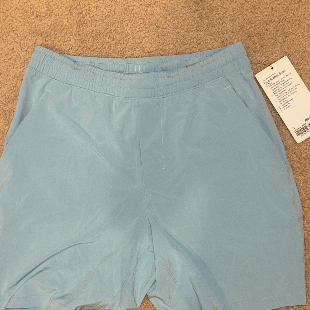 Lululemon 7” pacebreaker shorts